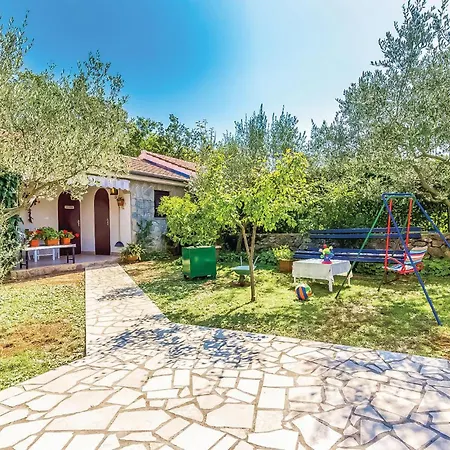 1 Bedroom In شقة Brzac